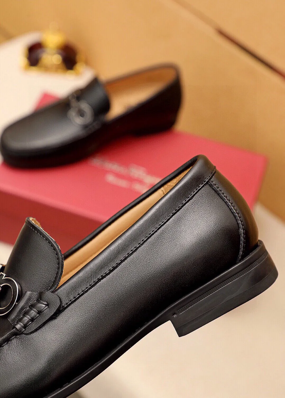 Men's shoes 💰480 💐 Product trademark: Ferragamo "Ferragamo" casual leather shoes Regular size: 38-44 (45🉑️customized) Product materials: Selected imported first-layer calfskin upper + luxury hardware buckle, imported water-dyed cow leather lining. Strong three-dimensional visual effect, original outsole color: 4⃣️seed leather materials available